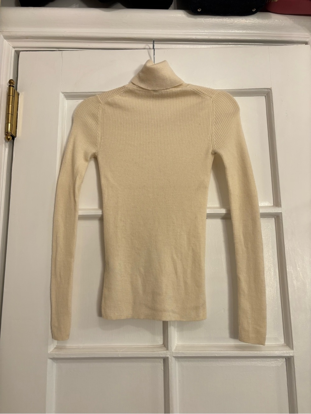 Uniqlo Cream 100% Wool Ribbed Turtleneck Sweater
